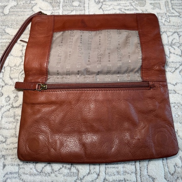 Margot Cognac Leather
Dual Compartment leather clutch - Picture 4 of 10